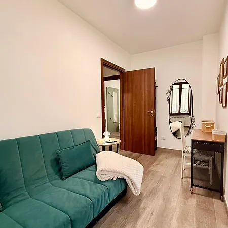 Arco Dei Pittori 1 LʼAquila